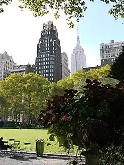 Blick vom Bryant Park zum Radiator Building (2011)