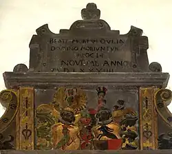 Rechts das Wappen der Familie von Goldacker am Grab von Eberhard von Buchenau und seiner Frau aus dem 16. Jahrhundert