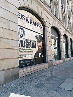 Fenster des Bud-Spencer-Museums in Berlin