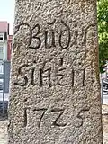 Inschriftendetail mit Entfernungsangabe nach Bautzen (Budissin)