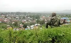 M23-Rebell in den Hügeln über Bunagana