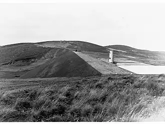 Staudamm, Wasserturm und Stausee kurz nach der Fertigstellung um 1903