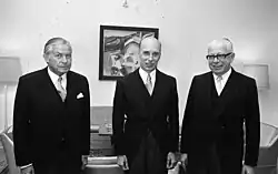 von Rechts: Gustav Heinemann, Egberto da Silva Mafra (* 14. August 1917; † 8. Februar 1977 in Köln); Fotografie: Ludwig Wegmann
