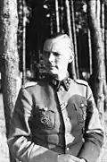 Hajo von Handeln (1910–1943), SS-Sturmbannführer. 1942. Vorm. Adjutant d. RFSS.[2][3]