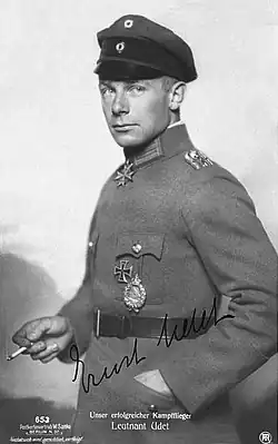 Ernst Udet, 62&nbsp;Luftsiege, der erfolgreichste überlebende deutsche Jagdpilot des Ersten Weltkrieges, erschoss sich am 17. November 1941 in seiner Wohnung in Berlin.