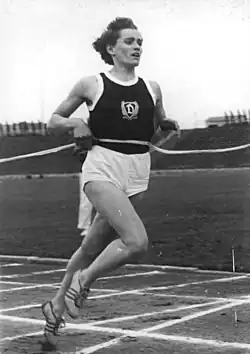 Die Olympiazweite von 1956 Christa Stubnick, hier in Stockholm auch Dritte über 100&nbsp;Meter, kam auf den fünften&nbsp;Platz
