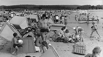 Erholungssuchende am Stausee Hohenfelden 1968