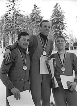 Heinz Schmidt (rechts) mit Bernd Willomitzer (links) und Horst Queck (Mitte) 1970 an der Inselbergschanze