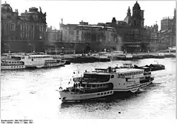 Luxusmotorschiff Wilhelm Pieck an der Brühlschen Terrasse