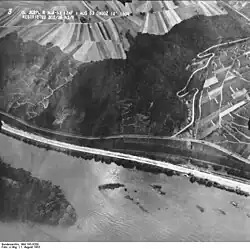 Die Diebsteine im unteren Teil des Hahnen, links der Bacharacher Werth