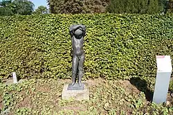 Stehender Knabe (Wilfried Fitzenreiter)