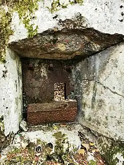 Verschließbare MG-Scharte für Eingangs- verteidigung von innen am Bunker 151