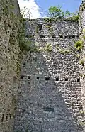 Mauerwerk des Bergfrieds von innen