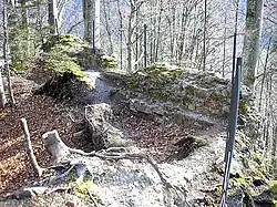 Spärliche Mauerreste im Westen