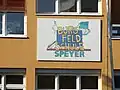 Burgfeldschule Speyer, Schulschild am Haupteingang
