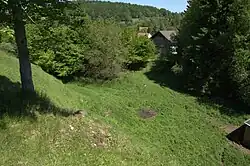 Bild 6: Die nordöstliche Unterburg von der Stelle der Oberburg aus