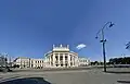 Eine Komposition kann in Vordergrund und Hintergrund aufgeteilt werden, um den plastischen, räumlichen Eindruck zu verstärken (Burgtheater Wien – Gesamtansicht am Rathausplatz)