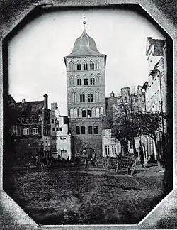 Zöllnerhaus auf einer Aufnahme von Pero (vor 1847), noch ohne den Durchbruch im Erdgeschoss