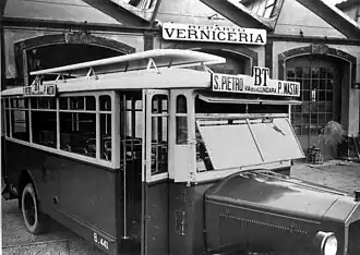 Lancia-Omicron Frontansicht und Hubdach