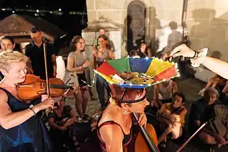 Bowjangles sammeln Hutgeld ein (2024)