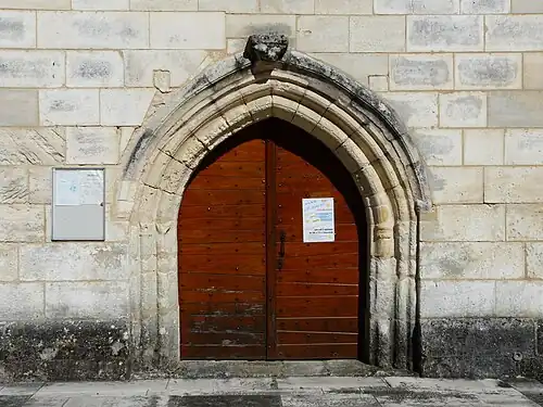 Eingangsportal der Ortskirche