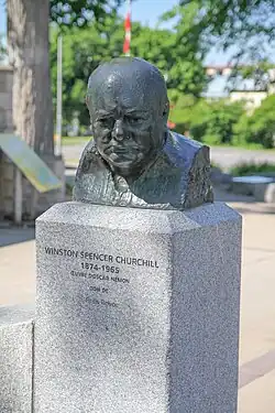 Büsten von Franklin D. Roosevelt (links) und Winston Churchill (rechts)