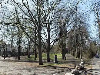 Der Park am Fuß des Berges