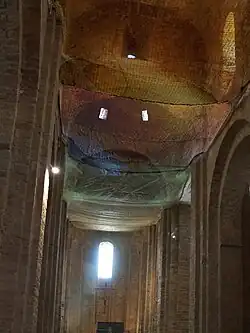 Sant Vicenç, Cardona, bessere Innenfotos bei Circulo Romanico[10]