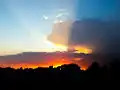 Cumulonimbus im Sonnenuntergang über der Po-Ebene