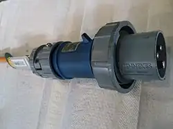 230V-Stecker in IP67-Ausführung mit Bajonettverschlussring