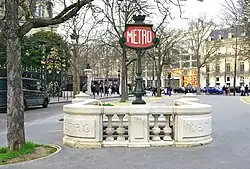 Rond Point des Champs-Elysées von der Avenue Montaigne