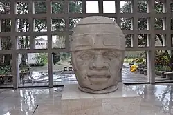 Großer Olmekenkopf; ca. 1050 v. Chr.; Museo de Antropología de Xalapa (Xalapa, Mexico)