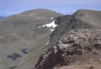 Cairn Gorm vom Kar an t-Sneachda aus gesehen