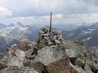 Steinmännchen auf dem Piz Val Lunga