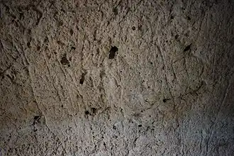 Höhle 11: Felsritzungen