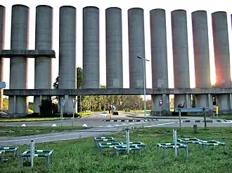 Mittelteil mit den verbindenden Stahlbetonbalken