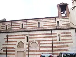 Südseite mit Glockengiebel