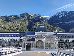 Der historische, unterirdische Zugang ist zum Werbeträger für das Hotel geworden, Januar 2023.