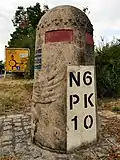 Historischer Stundenstein bei Kilometer 10