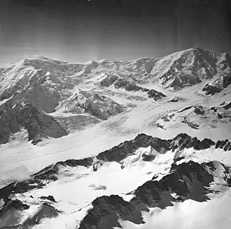 Capps-Gletscher in der Bildmitte; Aufnahme aus dem Jahr 1969