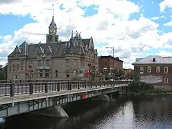 Rathaus und Mississippi River