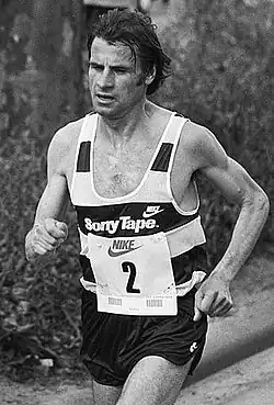 Carlos Lopes gab das Rennen auf – 1976 wurde er Olympiazweiter über 10.000&nbsp;Meter, 1984 Olympiasieger im&nbsp;Marathonlauf