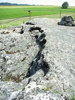 Abbauspuren und Mühlsteinrohlinge