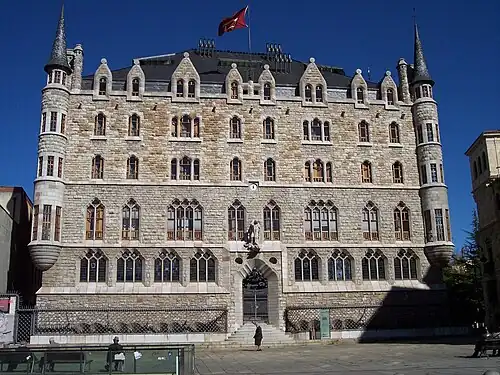 Hauptfassade zur Plaza de Santo Domingo