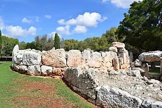 Megalithische Außenmauern des Hauses