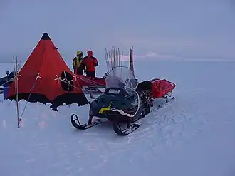Im Hintergrund: Der Casanovas Peak (links) und der Snow Peak (rechts)