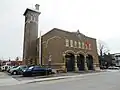 Schlauchturm als seitlich vorgesetzter Fassadenturm eines Feuerwehrhauses (Montreal)