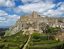 Die Stadt Marvão und der zerklüftete Berg, auf dem sie steht