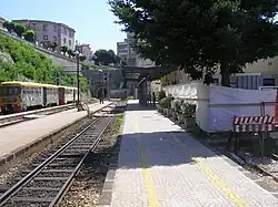 Ein zur Abfahrt bereiter Zug in Catanzaro Città