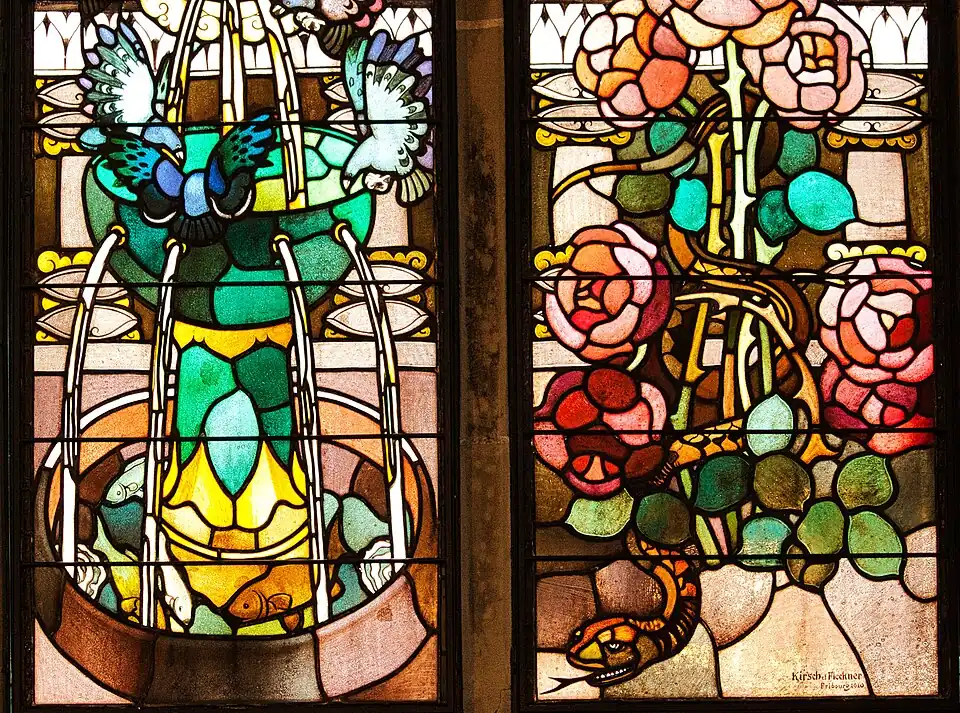 Detail des Brunnens und Rosenstrauchs mit Schlange